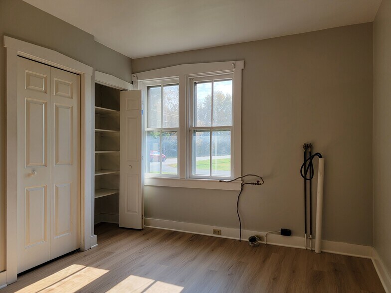 Building Photo - 819 Fruitville Pike