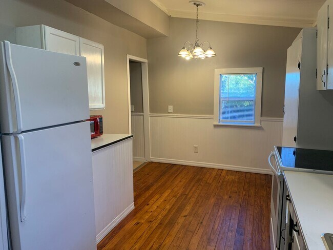 Building Photo - MOVE IN SPECIAL- Cozy 2 Bed/ 1 Bath Home in Saint Cloud