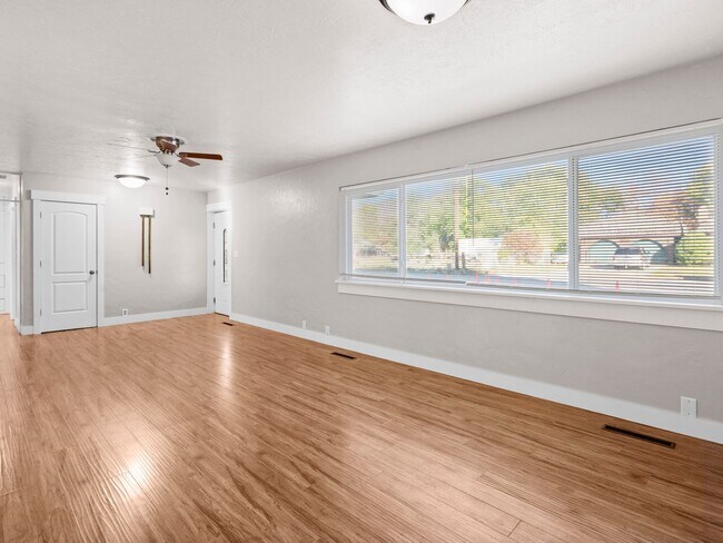 Building Photo - Beautiful home for rent!