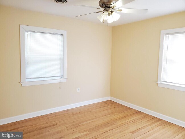 Building Photo - 540 Londontown Rd