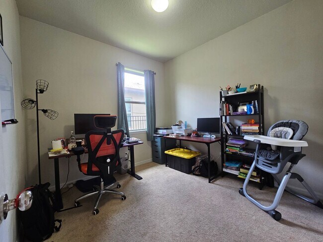 Building Photo - Beautiful 3-Bedroom + Flex Space in gated ...