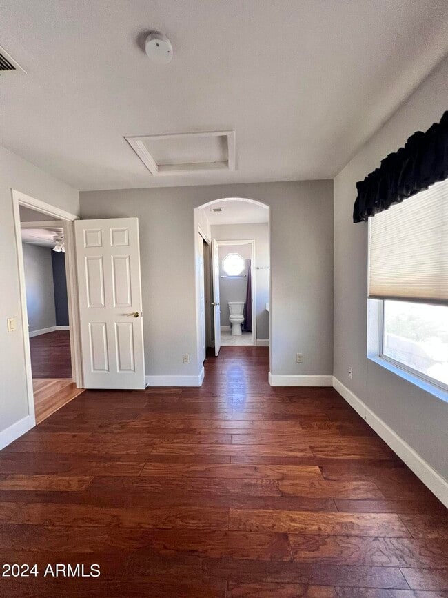 Building Photo - 4446 E Graythorn St