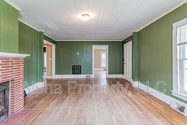 Building Photo - 678 N Liberty St