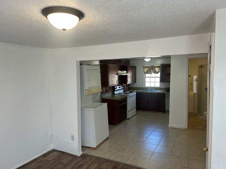 Building Photo - 520 Buckley St