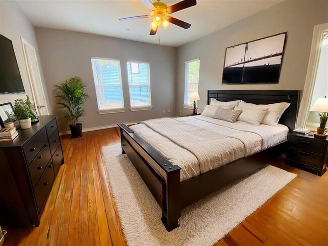 Building Photo - 404 E 35th St