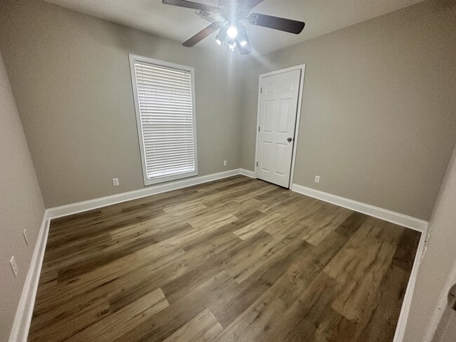 Building Photo - 916 Thunder Creek Dr