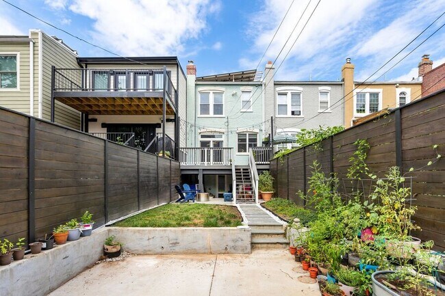 Building Photo - 1133 4th St NE