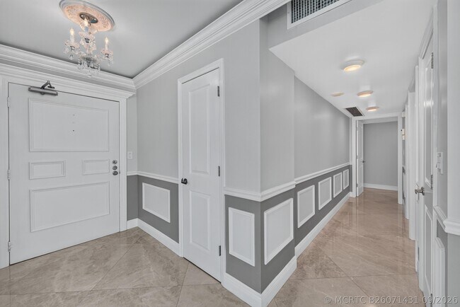 Building Photo - 4020 Galt Ocean Dr