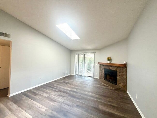 Building Photo - 908 S Walden Way