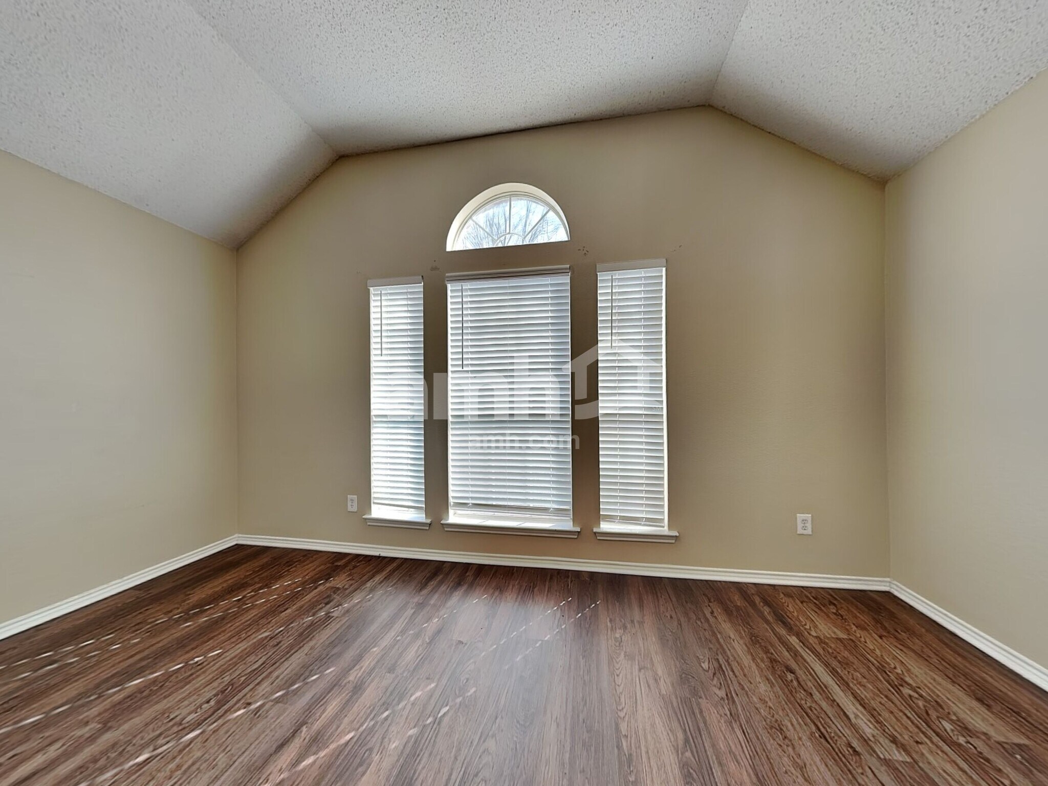 Building Photo - 733 Grandview Ave