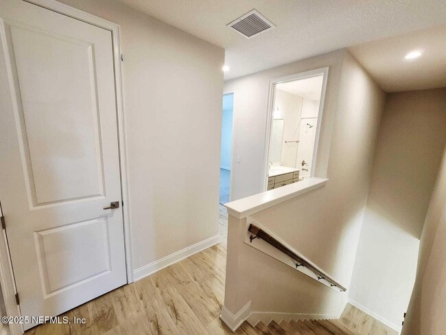 Building Photo - 541 Crestview Dr