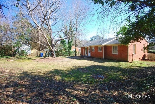 Building Photo - 1109 N King Charles Rd
