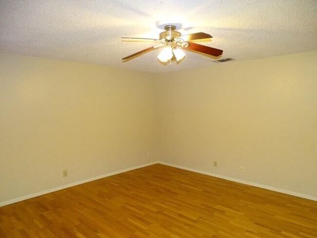 Building Photo - 6859 Flaming Ridge Dr