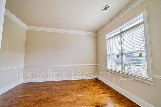 Building Photo - 200 Sunnybrook Ln