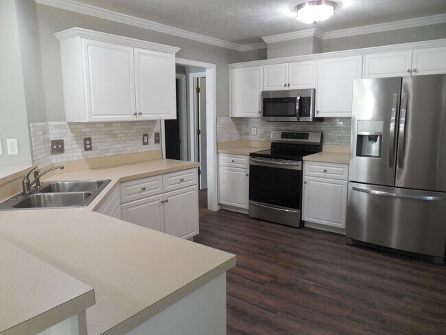 Building Photo - Available in Grovetown!