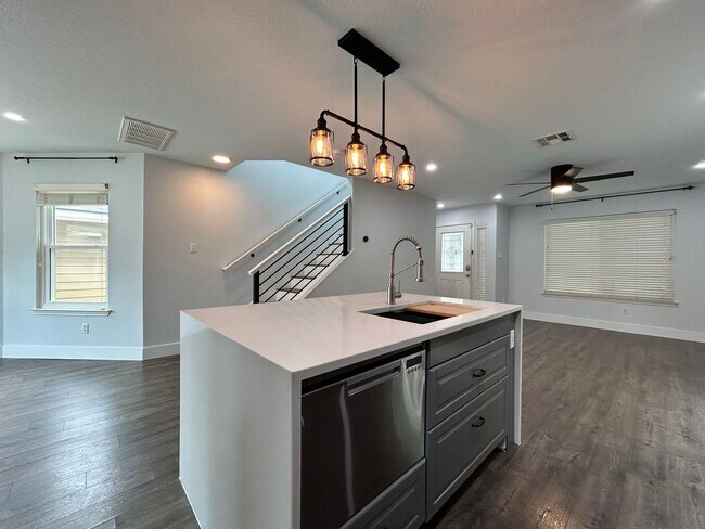 Building Photo - Modern 3/BR 2.5/BA Home with Patio & Balcony