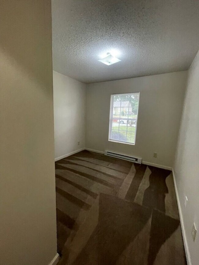 Building Photo - 3 Bed/ 1 Bath Charming House!