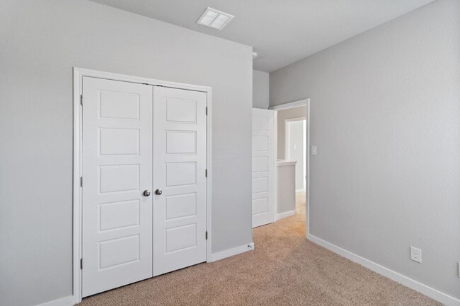 Building Photo - Luxury 4/2.5  Duplex in Buda TX!