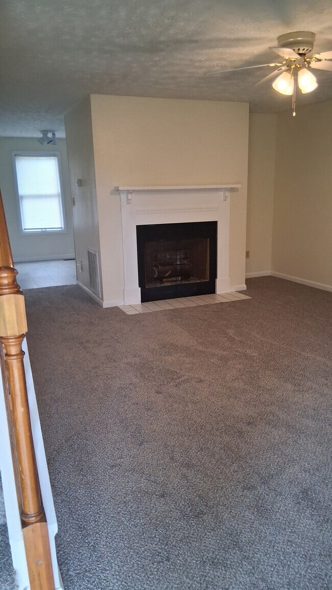 Building Photo - 209 Hicks Dr