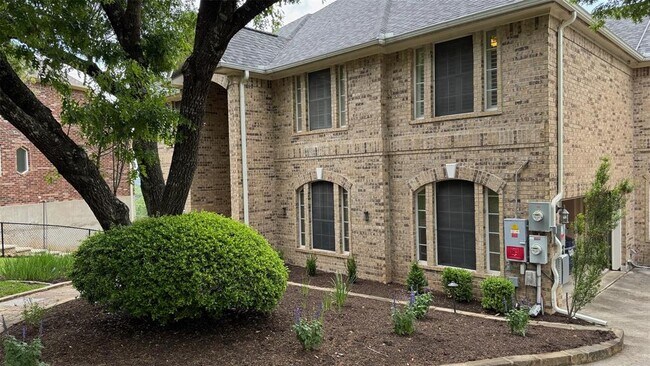 Building Photo - 9604 Crenata Cove