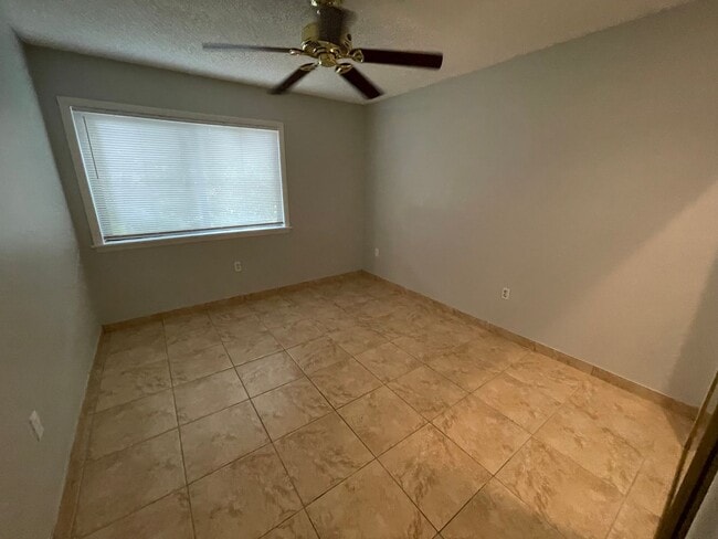 Building Photo - 3 Bed/2 Bath Condo in Windhover Condominiu...