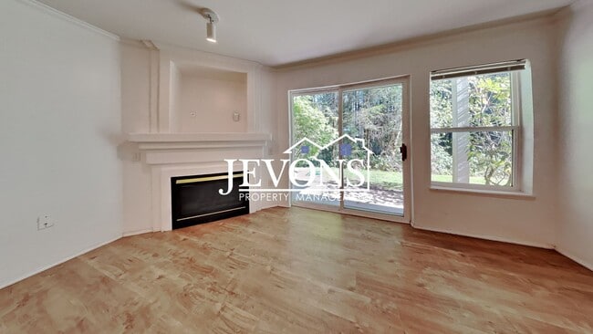 Building Photo - Condo with Swimming Pool and Private Enclosed 1-Car Garage in Klahanie Neighborhood