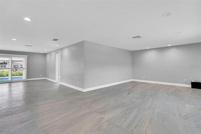 Building Photo - 3944 Doral Dr