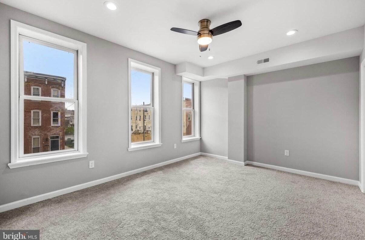 Building Photo - 1704 E Chase St