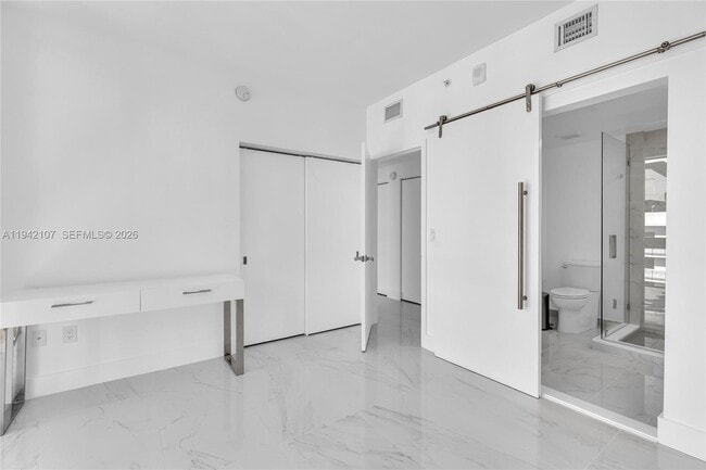 Building Photo - 16385 Biscayne Blvd