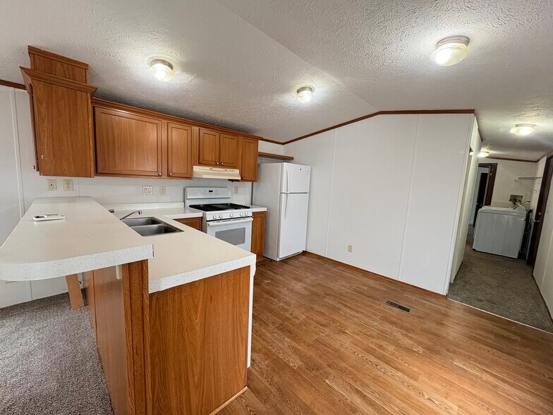 Building Photo - 319 Spring Park Dr