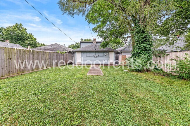Building Photo - Affordable Comfort & Style Near Downtown I...