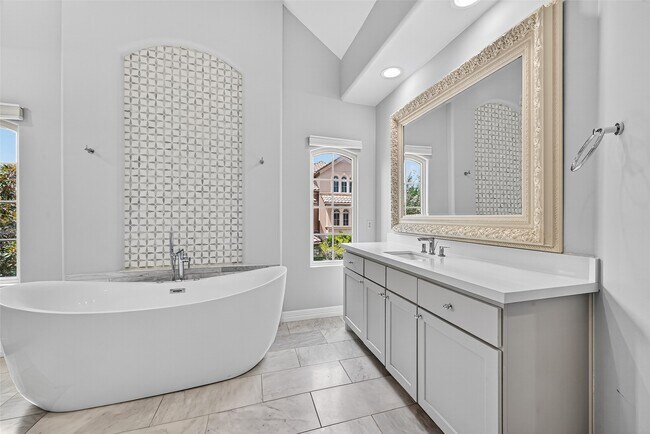 Building Photo - 2731 Stuart Manor
