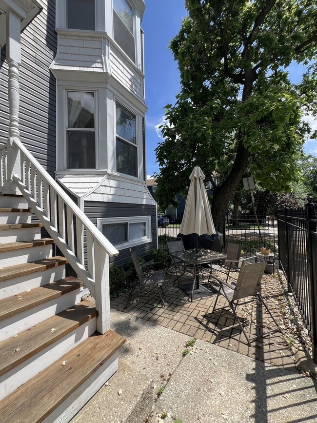 Building Photo - 3301 N Oakley Ave