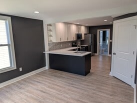 Building Photo - 307 Fairview Ave