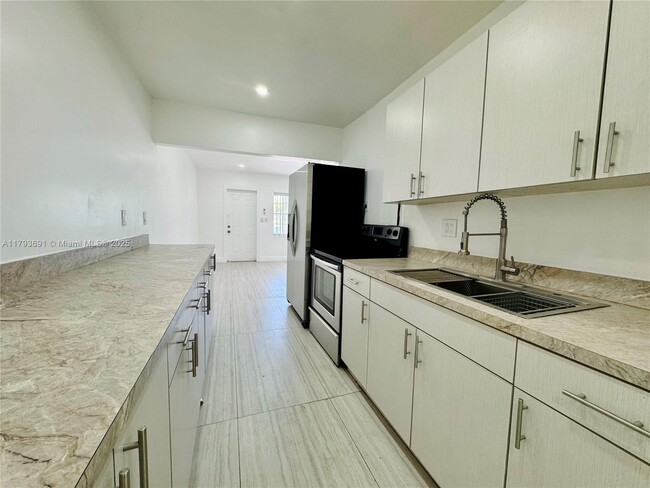 Building Photo - 1364 NE 145th St