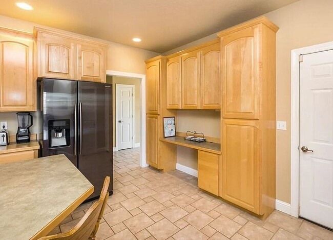 Building Photo - Spacious 3-Bedroom Home with Private Backy...