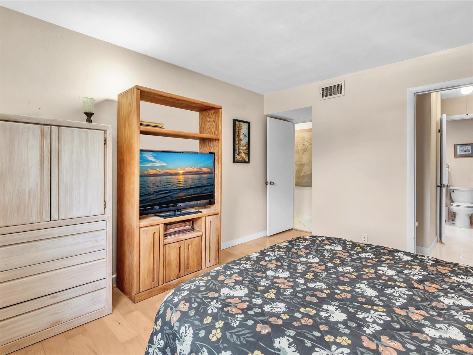 Building Photo - 3020 NE 16th Ave