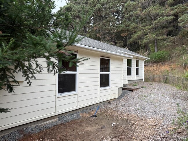 Building Photo - 39143 S Hwy 1