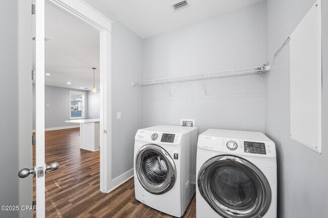 Building Photo - 1301 Savory Ct