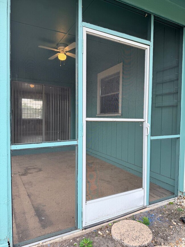 Building Photo - 2 Bedroom 1 Bath Duplex In Cape Coral