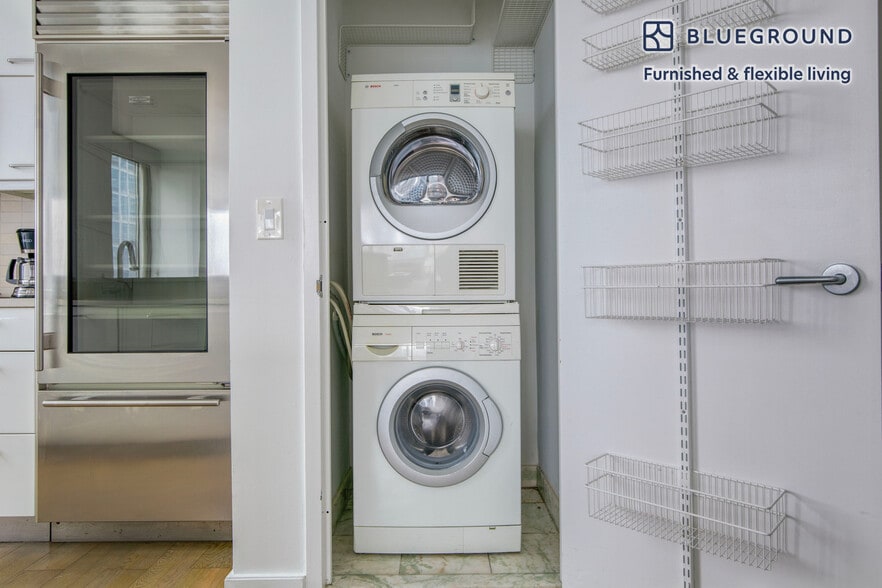 Building Photo - 635 W 42nd St