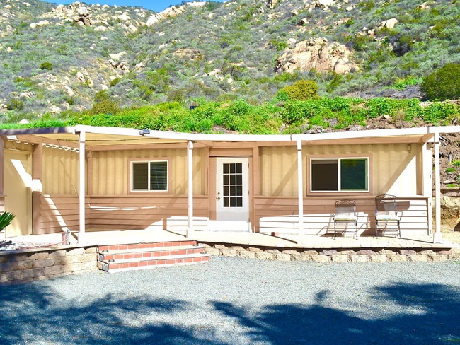 Building Photo - 976 Deer Springs Rd