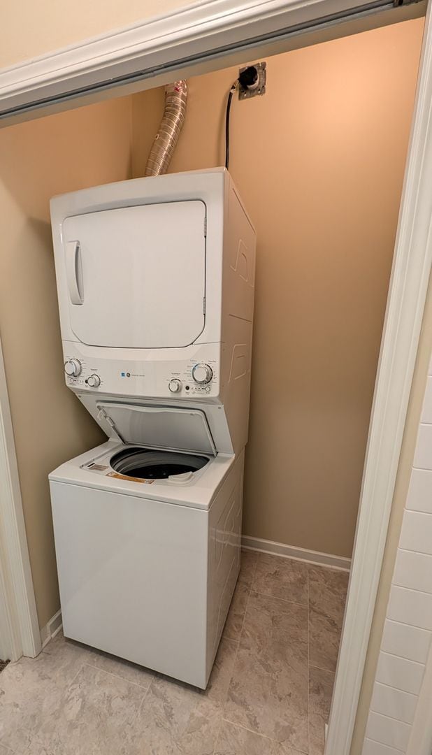 Building Photo - North Lynnwood 3 Bedroom Condo - Corner Unit