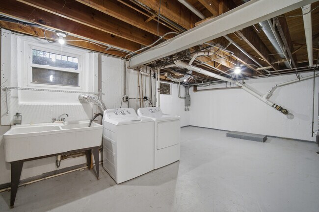 Building Photo - 114 N Lancaster St