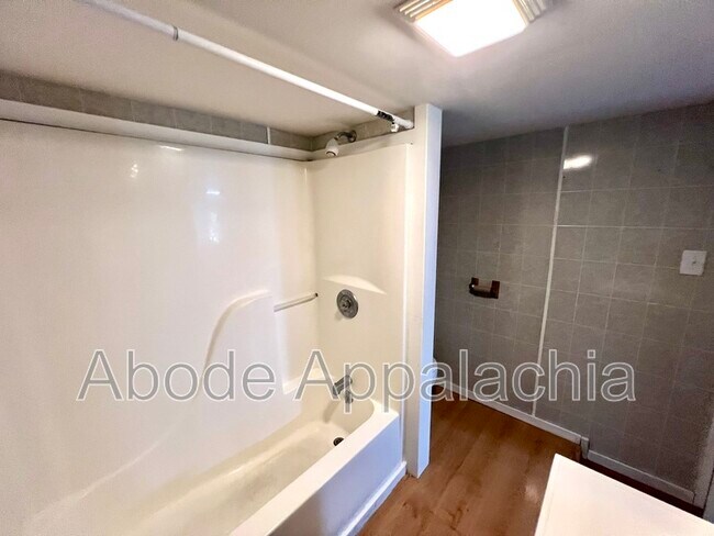 Building Photo - 1233 Collins Hwy