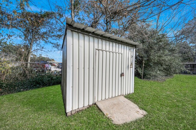 Building Photo - 1103 Pine St