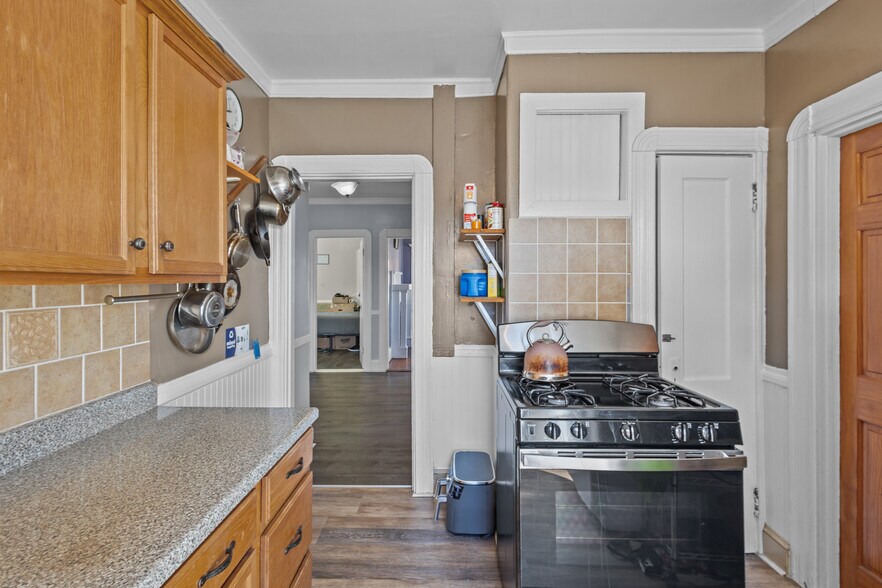 Building Photo - 10 Bainbridge Ave