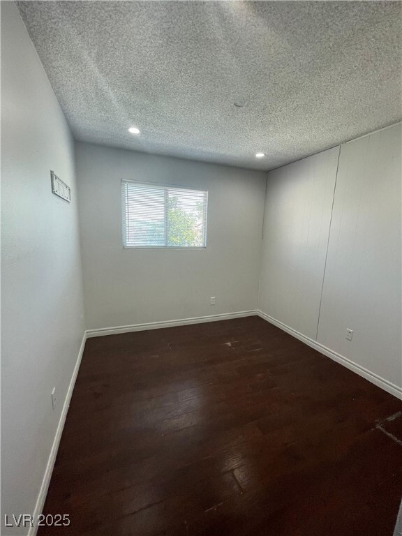 Building Photo - 700 E Nelson Ave