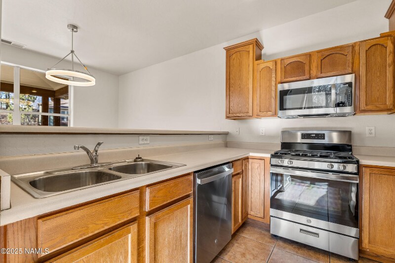 Building Photo - 1326 E Trevor Way