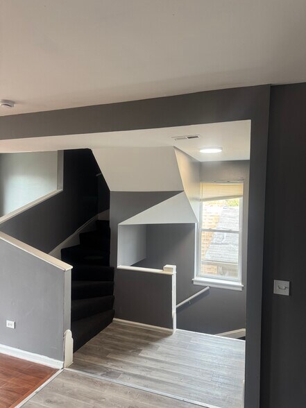 Building Photo - 1619 S Harding Ave